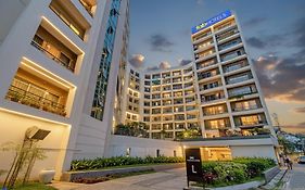 Fabhotel Xen Suites